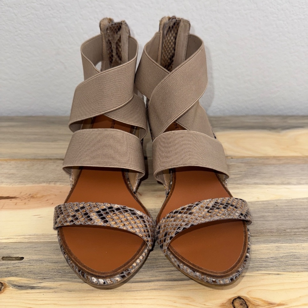 Wedge Sandal "Snake" Zip Back Khaki Elastic Straps Size 7.5 Chinese Laundry